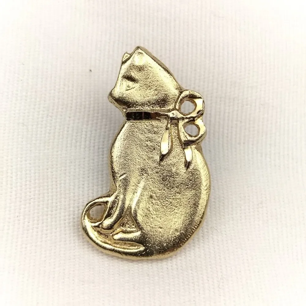 Gold Brooch Pin Animal Lover Sitting Cat Design Cute Charming